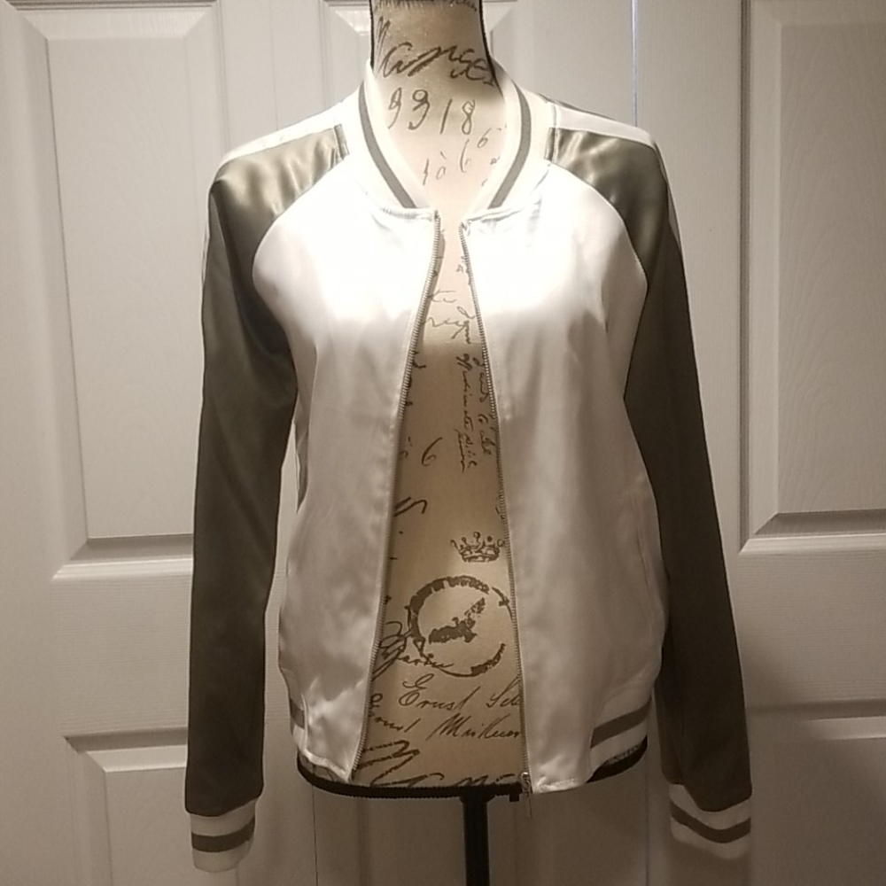 Women/Juniors medium track jacket